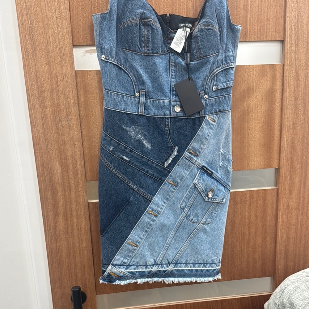 Dolce & Gabbana Blue Mini Dress
ABSOLUTELY NO FLAWS! Item is brand new